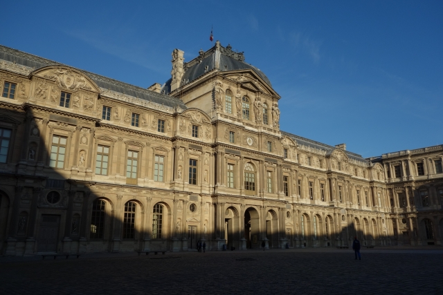 フランスのマンサード屋根の建物